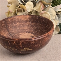 skaal-udskaaret-kokosskal-dekoration-fugle-blomster-gammel-lille-opbevaring